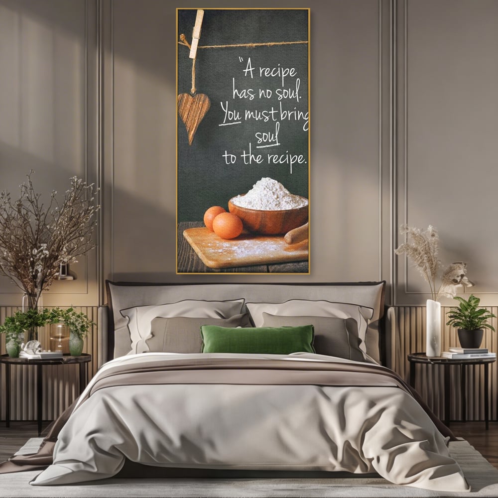 Tablou canvas cu tablou canvas cu citat culinar si faina, in rama de aluminiu auriu, pe perete intr-un dormitor